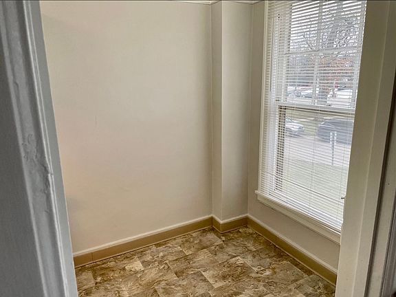 3rd image of 547 Cherry St SE #1C