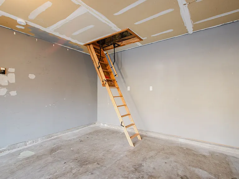 3413 Rainview Cir — Photo 43