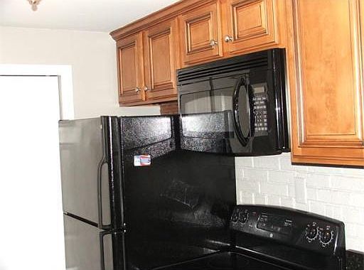 3rd image of 46 Greentree Ln APT 32