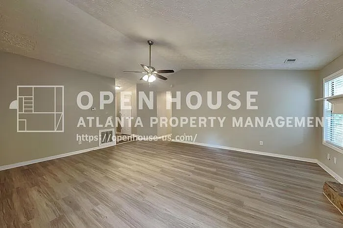 815 Riverstone Ln — Photo 10