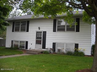 211 68th St SW, Grand Rapids, MI 49548