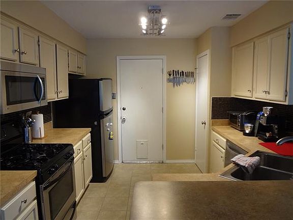 3rd image of 6907 Riverton Dr