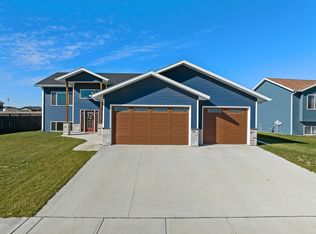 154 Mulberry Loop NE, Minot, ND 58703