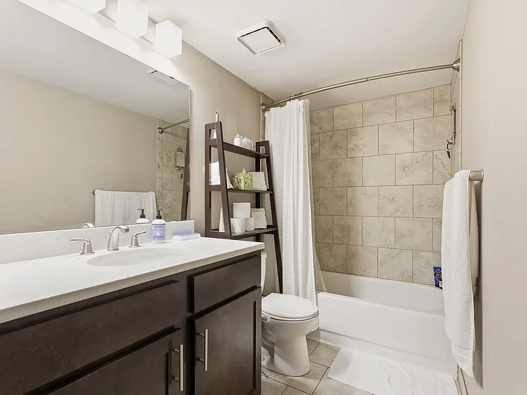925 Washington St #102 — Photo 6