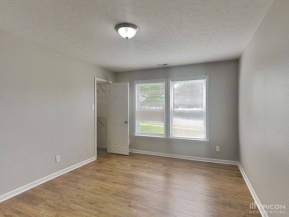 4th image of 3337 Pikes Peak Dr
