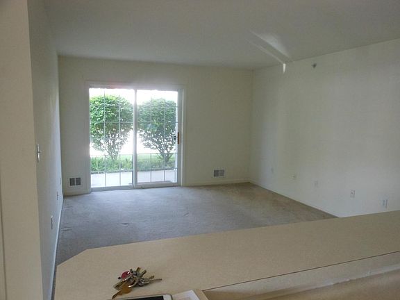 5th image of 806 Heritage Way