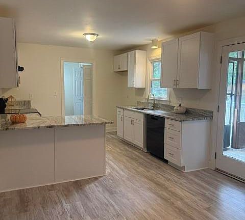 3rd image of 704 E Maple Ln