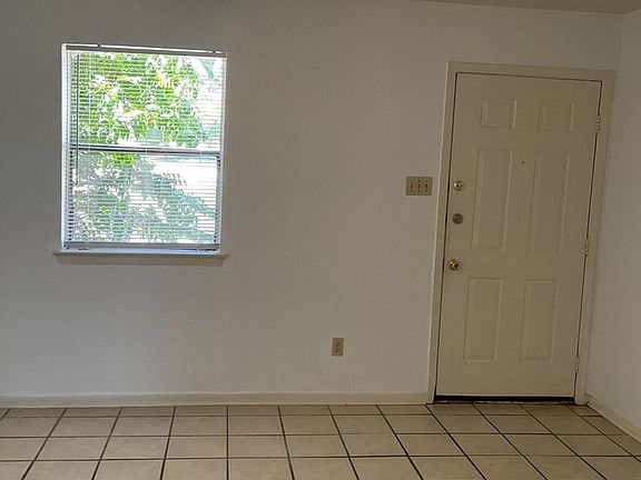 5th image of 307 North Dr APT B