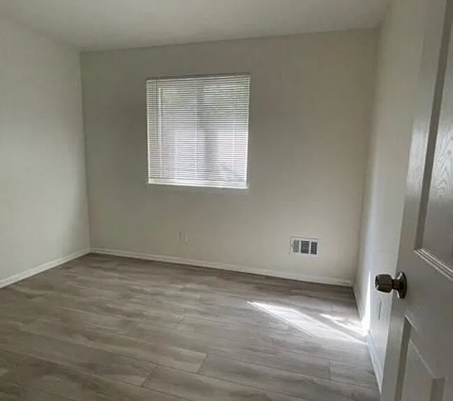 8475 Essex Ave — Photo 17