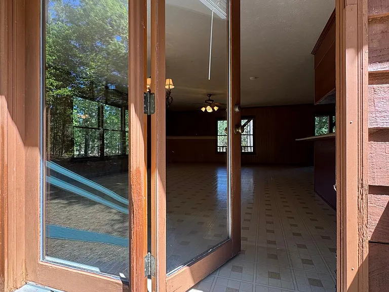 573 Ellis Rd — Photo 9