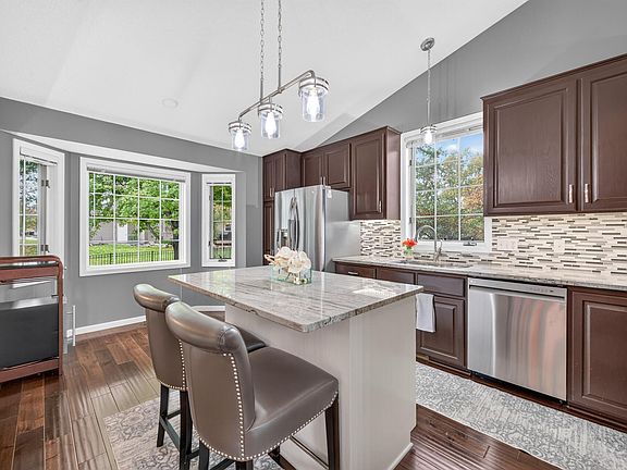 5th image of 10007 Hidden Oaks Ln N