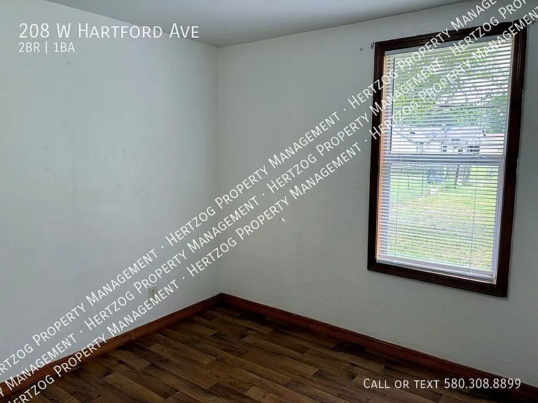 208 W Hartford Ave — Photo 13
