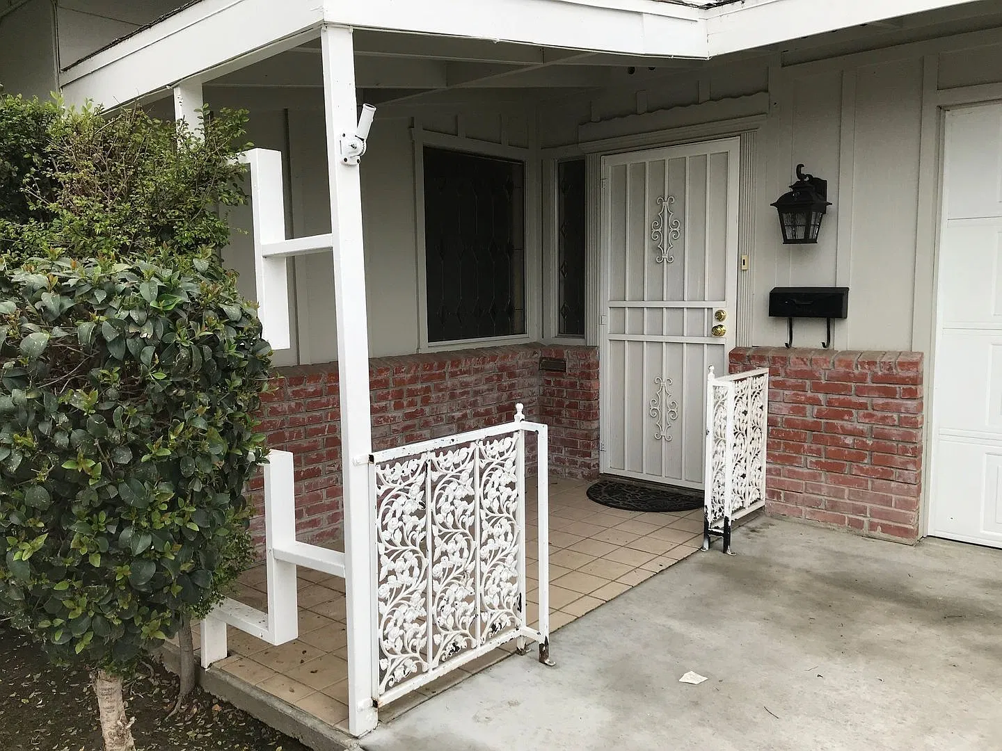 Charming 2-Bedroom Home in Kern City 55+ Community! — Photo 3