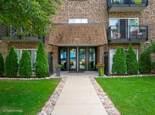907 Curtiss St APT 104, Downers Grove, IL 60515