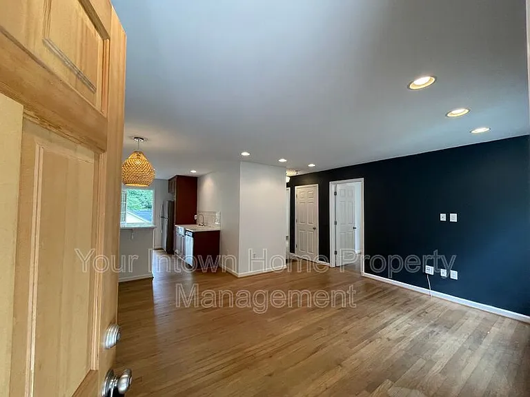 445 Gift Ave SE — Photo 2