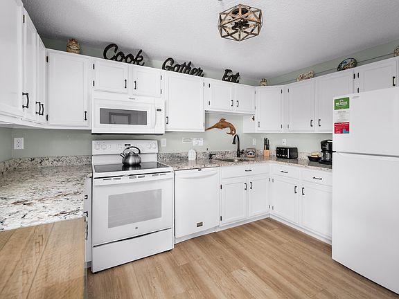 3rd image of 1373 Post Road #8E