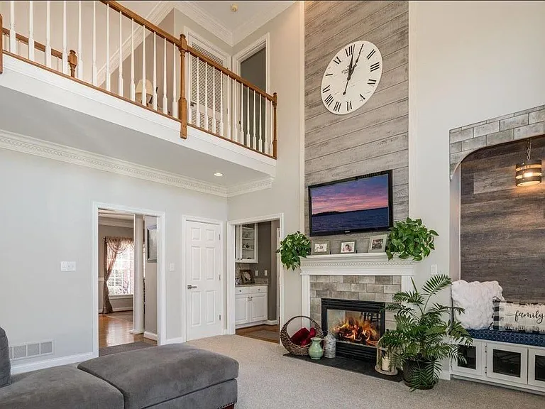 5012 Wolfpen Woods Dr — Photo 7