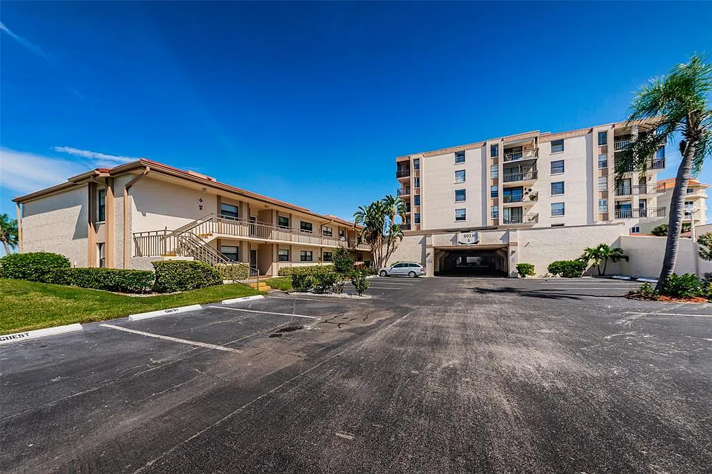 1 bed, 1.5 bath, 790 sqft, $2,200 — Photo 3