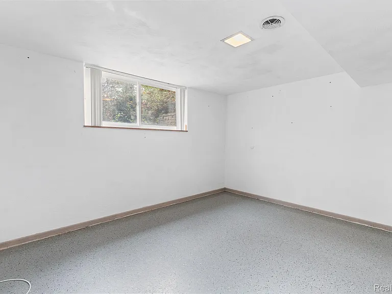 4966 Whispering Pine Ln — Photo 32