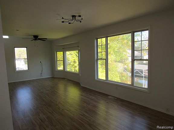 5th image of 16133 Softwater Lake Dr
