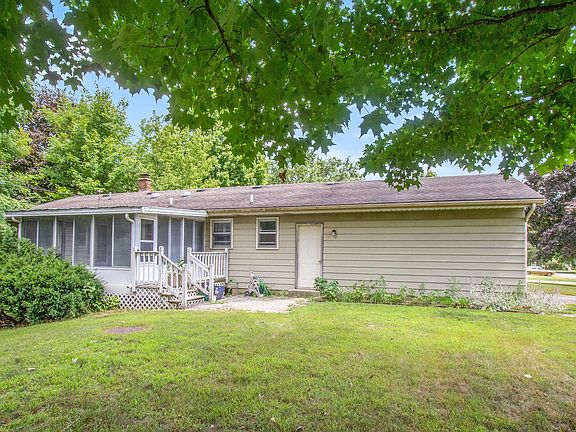 3rd image of 1087 Eastmont Dr SE