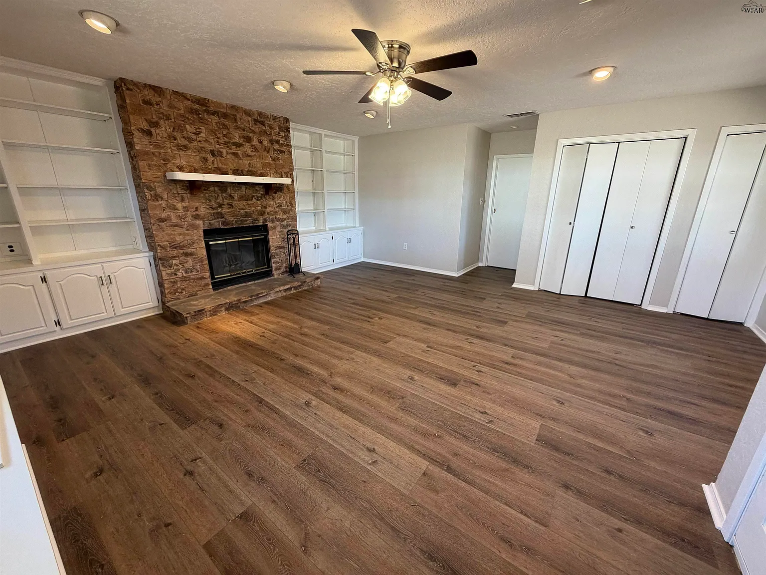 4 bed, 2.0 bath, 1855 sqft, $1,895 — Photo 2