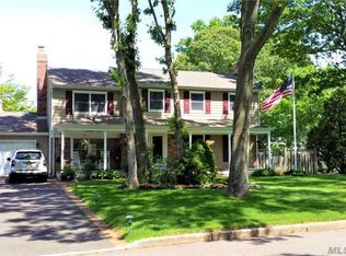12 High Gate Ct, Smithtown, NY 11787