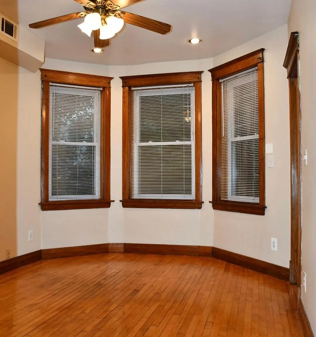 3 bed, 1300 sqft, $2,150 — Photo 4