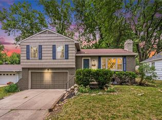 8710 W 72nd Ter, Prairie Village, KS 66204