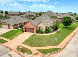 200 SE Horizon View Ct, Norman, OK 73071