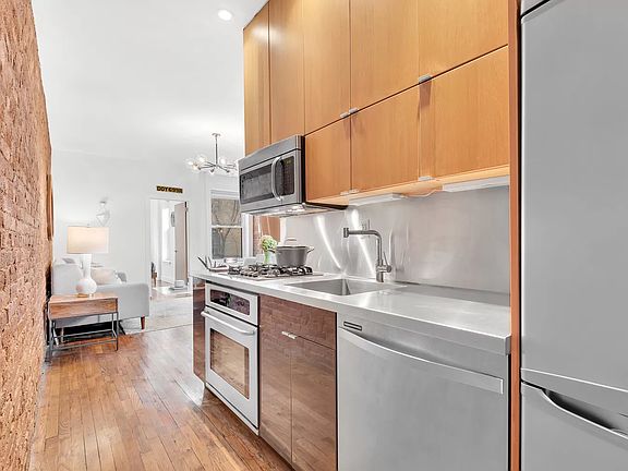3rd image of 786 Washington Ave APT 3RR
