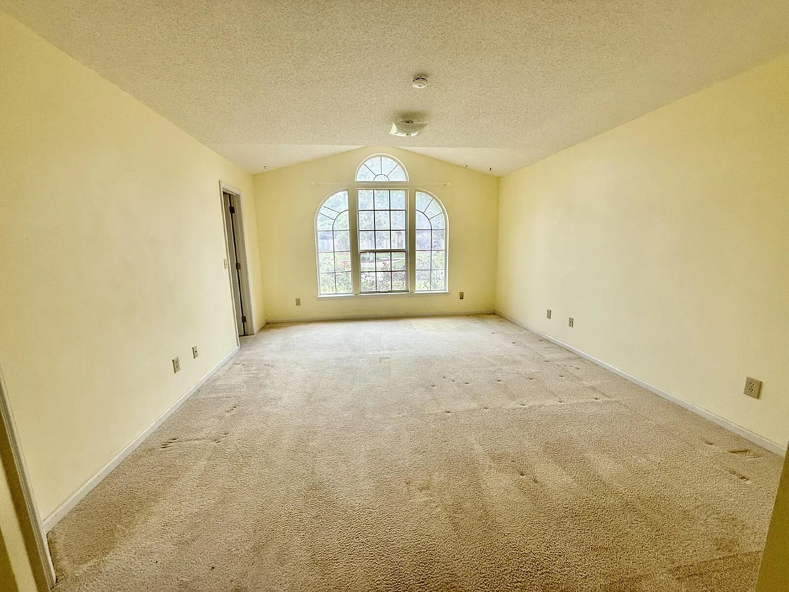 3 bed, 2.0 bath, 1957 sqft, $2,000 — Photo 4