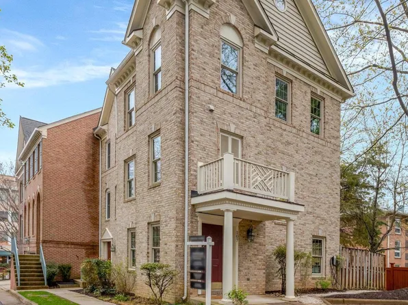 107 Rees Pl, Falls Church, VA 22046