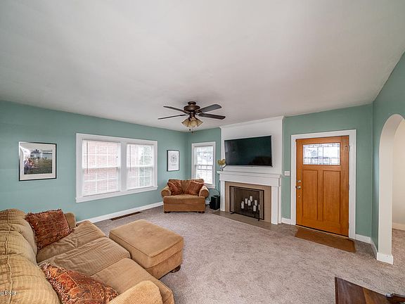 3rd image of 928 Hess Ln