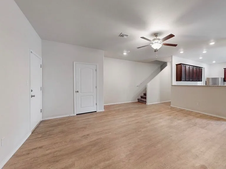 1504 Gulfstream Dr SE — Photo 8