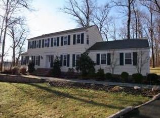 8 Woodsedge Ct, Pittstown, NJ 08867