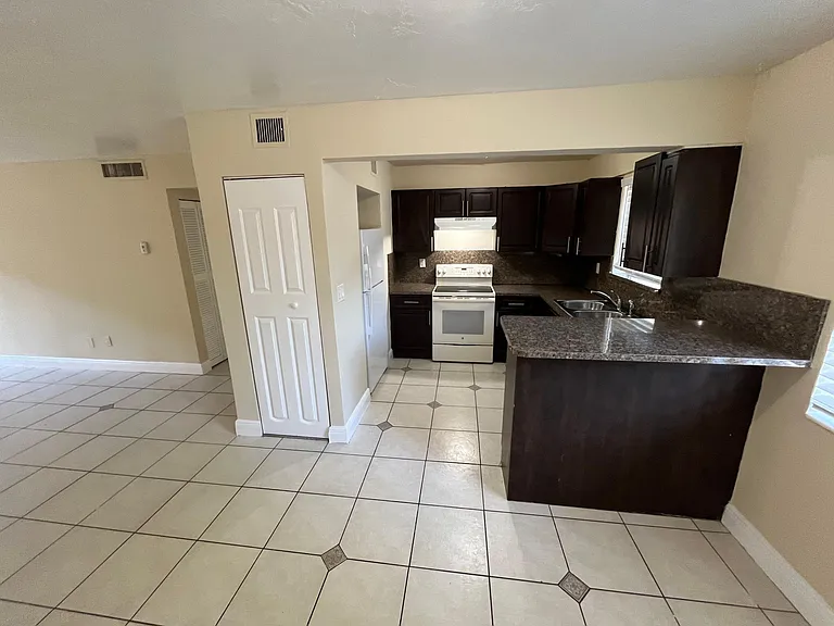 1370 NE 119th St #137008 — Photo 9