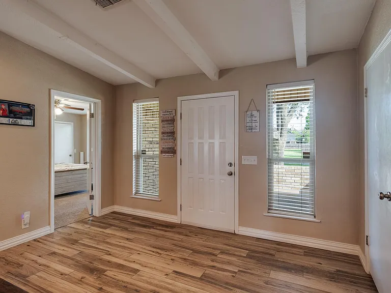 303 Chris Dr — Photo 4