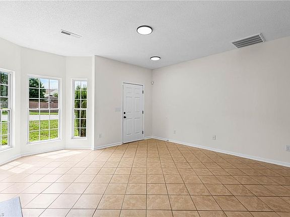 4th image of 2215 Bradford Glen Cir
