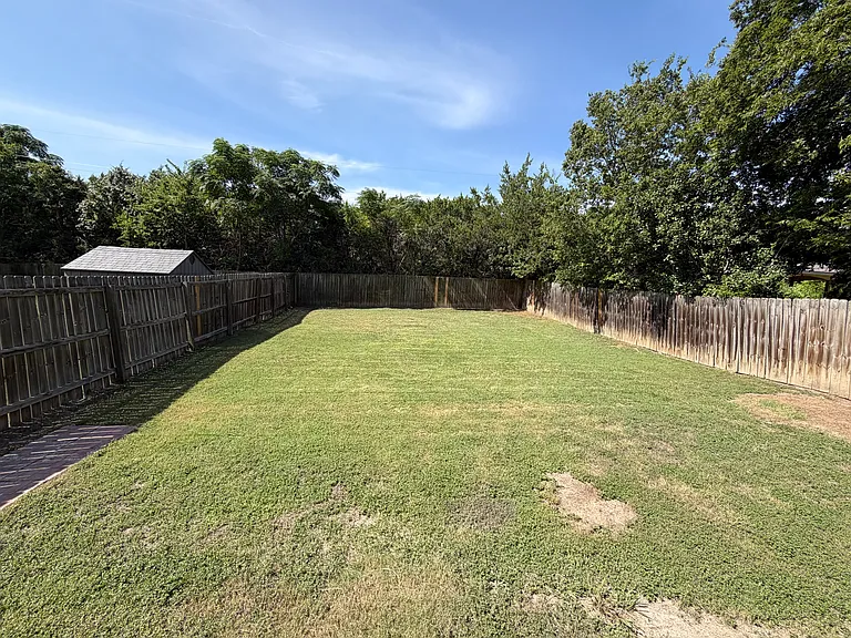 1422 Shoshoni Trl #B — Photo 16
