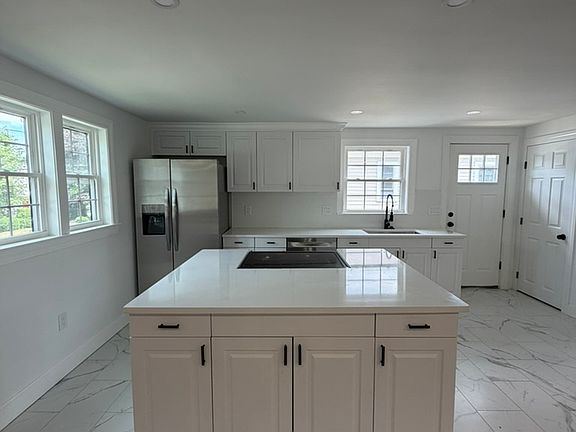 4th image of 115 Bunker Hill Ln #1