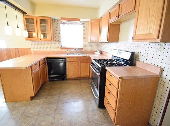 5th image of 14525 S Hoxie Ave