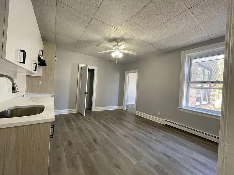 159 Hutton St #8 — Photo 2