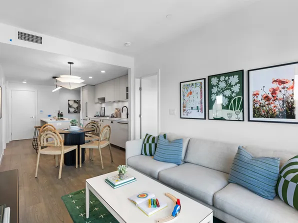 1680 E 12th Ave #208, Vancouver, BC V5N 1Z9