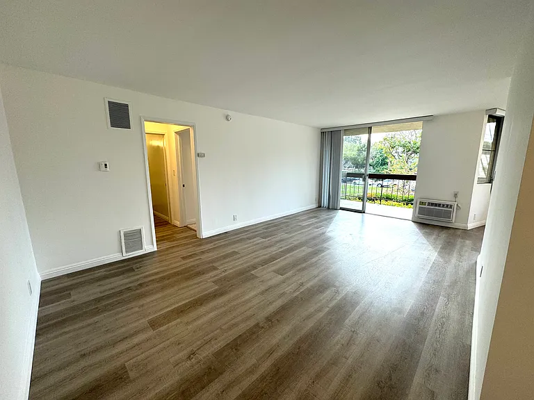 12221 San Vicente Blvd — Photo 34