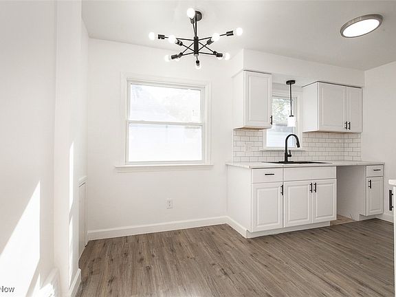 5th image of 1074 Hartford Ave