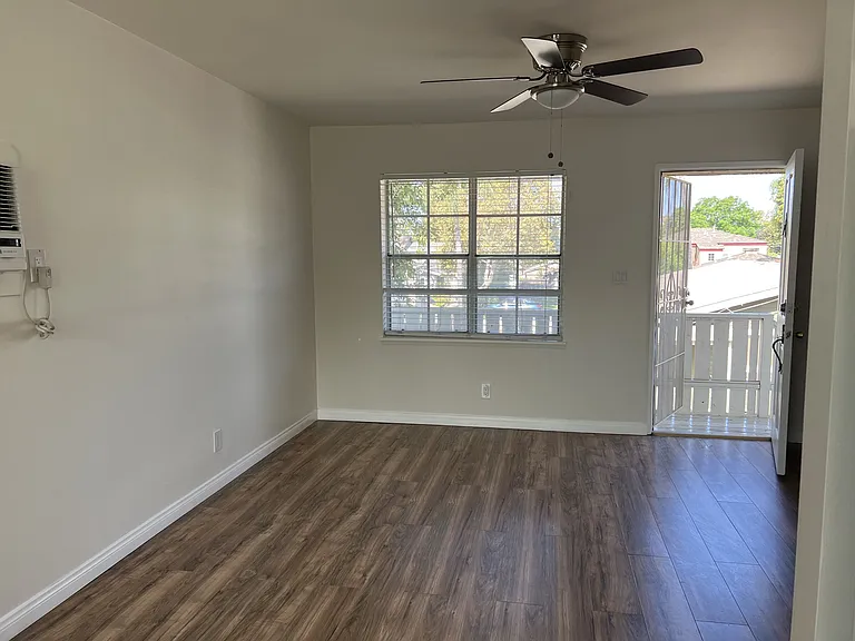132 N Yale Ave #132 — Photo 3