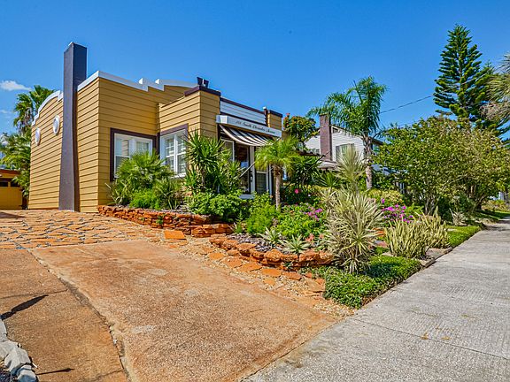 5th image of 108 S Oleander Ave