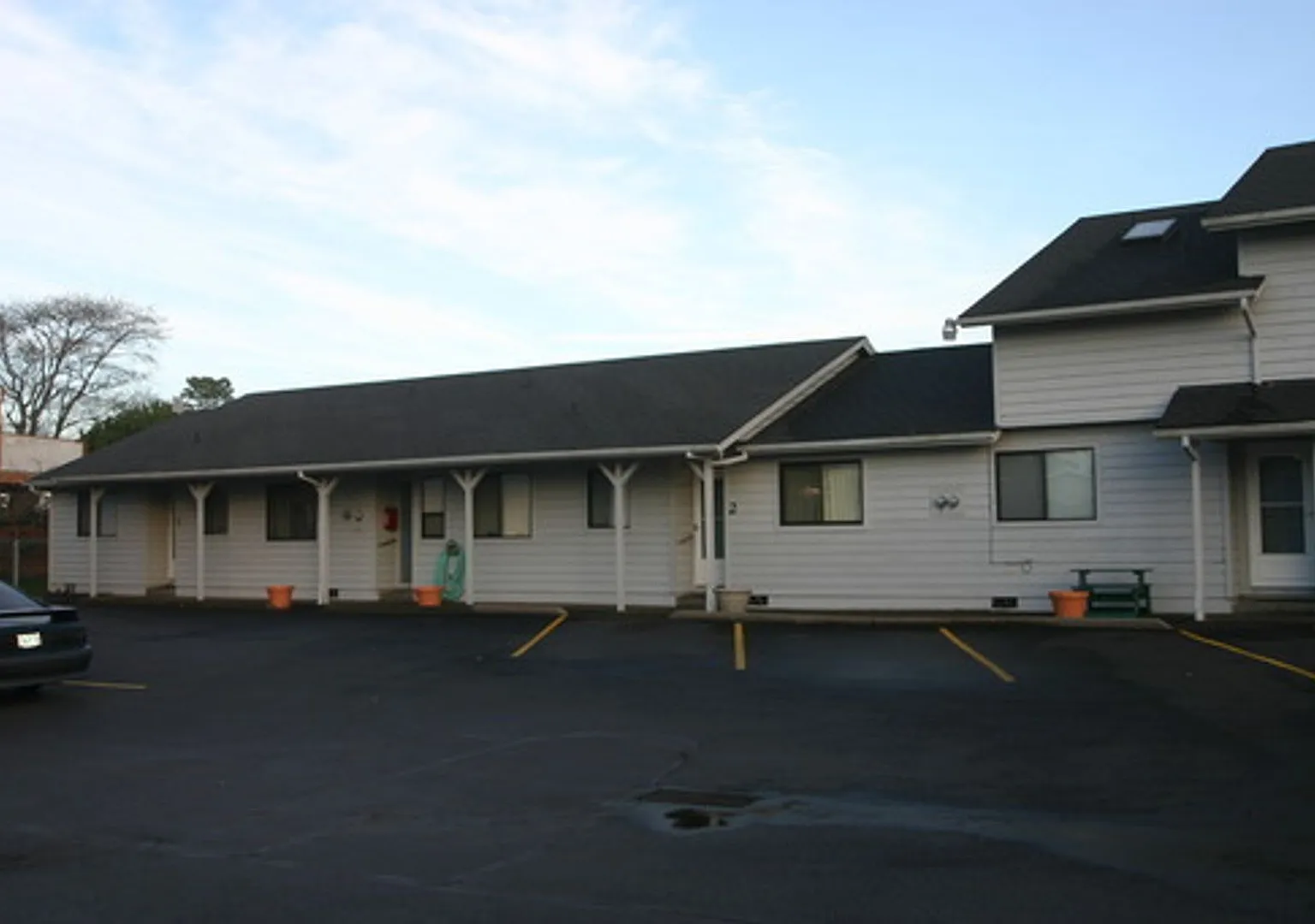 Sunrise Apartments — Photo 3