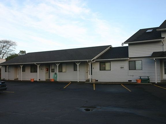 3rd image of 400 Necanicum Dr APT 1